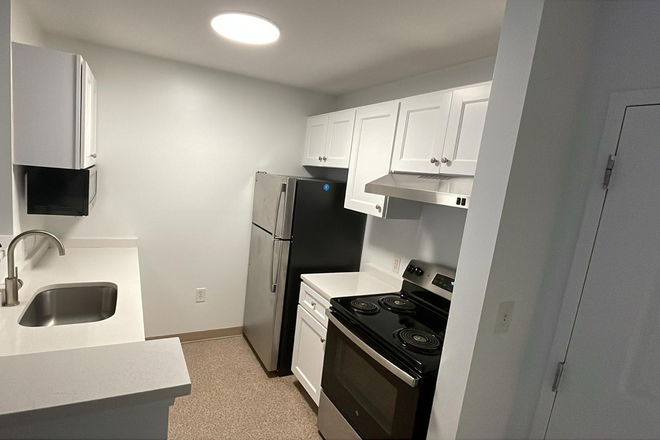 Kitchen - South Campus Commons 4 - Apartment 4403