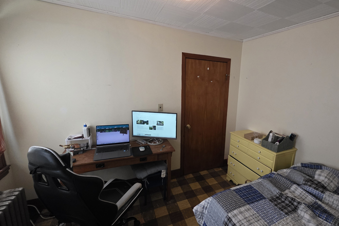 Inside the bedroom. - Bottom unit (4 B 2 B House)