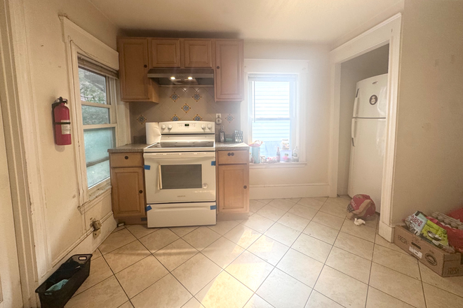 Kitchen - 4 bed 1 bath near Northeastern! Apartments