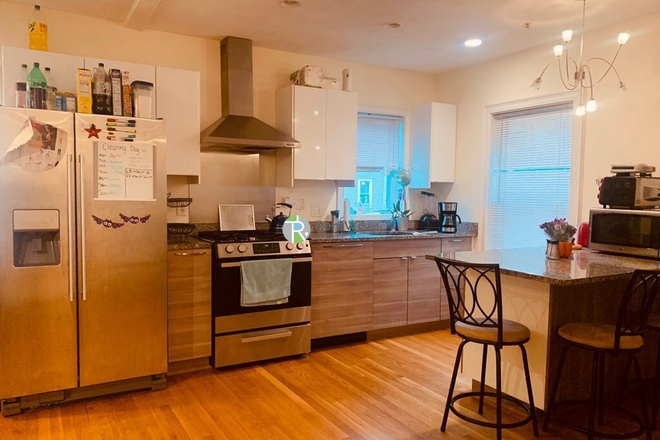 1 - SEPT 2026 | Mission Hill 4 Bed | Central A/C | Deck & Porch | Renovated Kitchen | No Broker Fees! Apartments