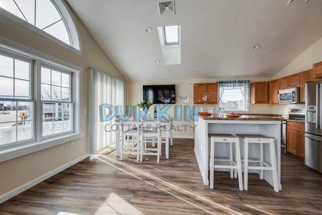 kitchen - Bright 6 Bedroom Home with Smart Flat Screen TV's