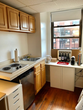 . - AMAZING STUDIO NEAR CAMPUS! AVAILABLE 9/1 Apartments