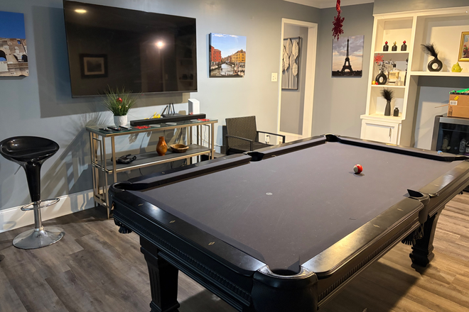 Pool Room - 2 Rooms Available completely renovated home-within 10 min to campus&Close to shopping, restaurants