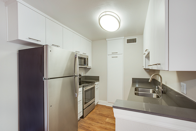 kitchen - Villas of Pasadena Apartments