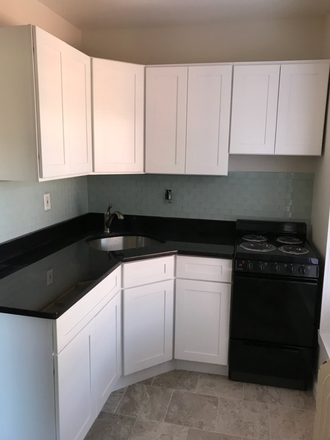 x - Oversized Comm Ave Studio Kenmore Sq. Apartments