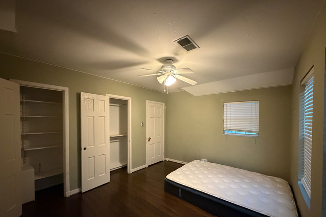 Your Bedroom - Clean & Cheap Single for Rent in House | Rice Students are Suitemates