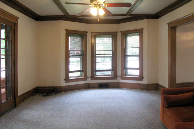 living room - 6 bedroom house Univ of Mich. campus corner of State and Arch, near IM bldg and law school.