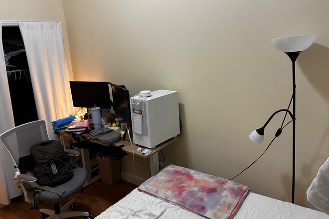 room - FULL Spring semester and Summer 1 & 2 Sublet in East $900 Apartments