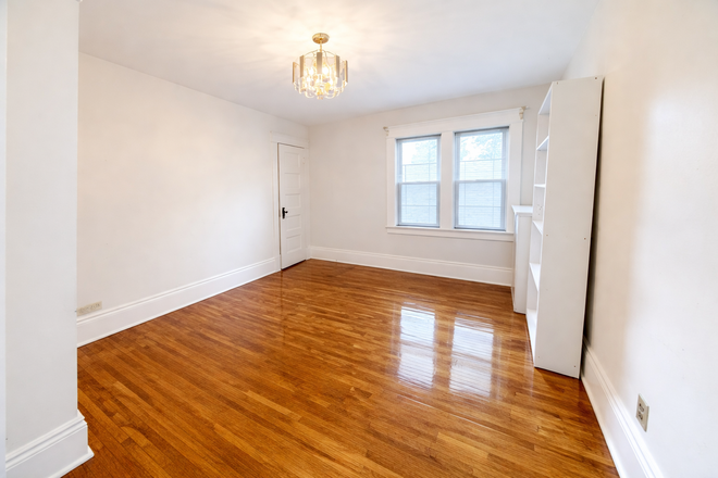 Bedroom - !!! 5 Bed 1 Bath Apt Near University of St Thomas !!!