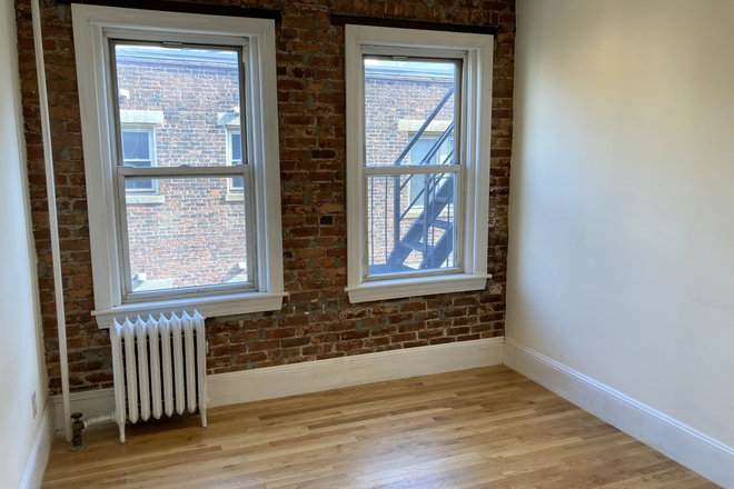 20 Hemenway St. #27 - Beautiful 2 Bed Split for 9/1 on Hemenway St