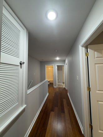 Upstairs - 1535 N 15th Campus 5 Bed 3 Baths Corner Apartment Walking Distance from Campus