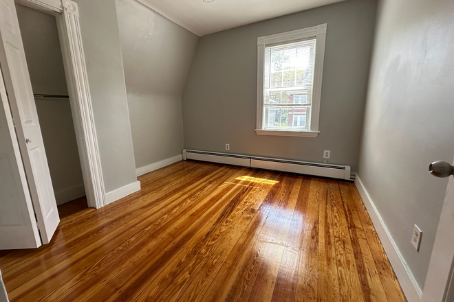 Bedroom - Oak Square 4 Bed 2 Bath  Brighton Apartments