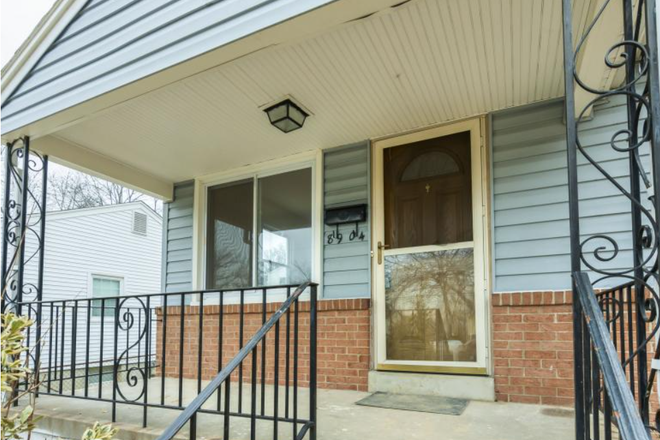 Front Door - 5 bed 2 baths Close to UMD at 35th Ave. Limited-Time Discounts Available! House