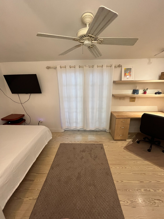 Bedroom - Cottage close to campus one mile