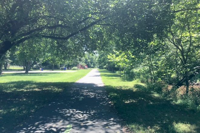 Path outside home - UTILITIES INCLUDED, FULLY FURNISHED Room, Close to Campus and next to Lake Artemesia!