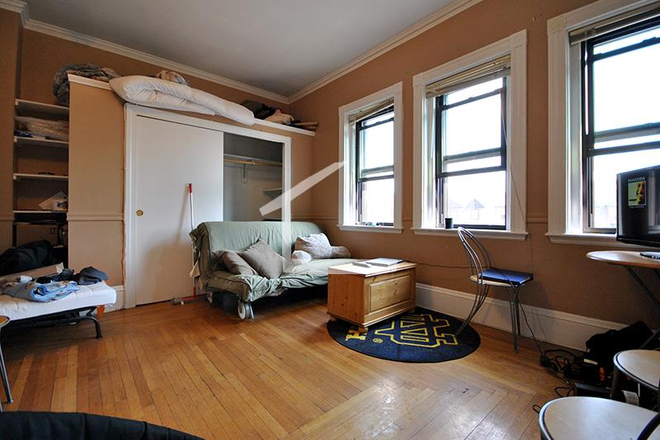 living room - Beautifully updated 2 bed unit near Kenmore Square and BU! Condo