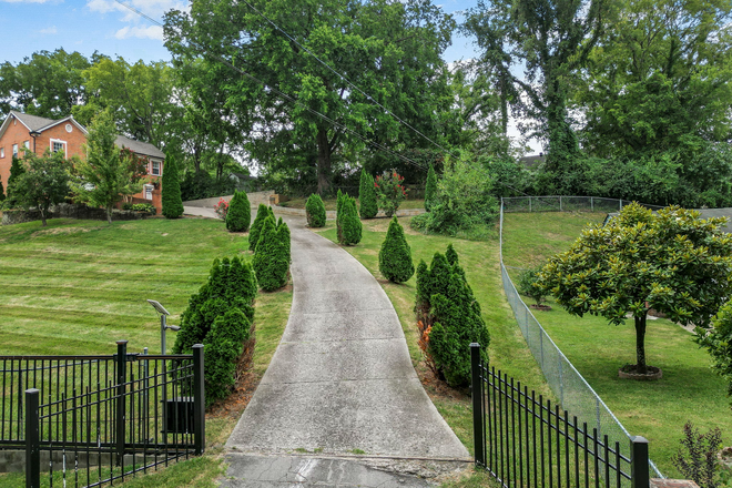 Welcome to The Overlook - Overlook At Whitsett House
