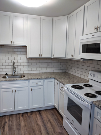 Kitchen - 18 East Walnut #3, 4 & 5 Townhome