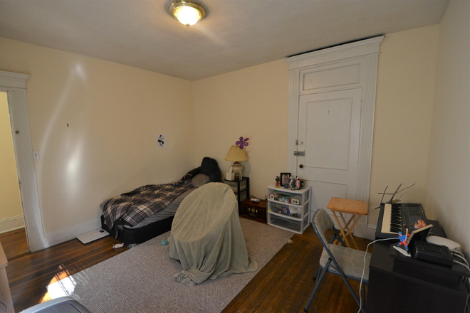 bedroom - NO BROKER'S FEE!! Very spacious & sunny apartment in Fenway! Avail 9/1
