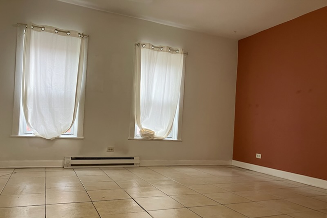 living room - Bright 1 bedroom apartment _ Pilsen