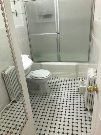 Bathroom - Logan Circle- STUDIO Apartment $1700