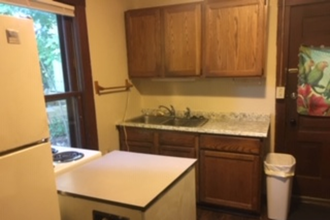 Kitchen - Charming Kerry Town 3 Bedroom, NEW central A/C /dishwasher/washer/dryer/garbage dispos House