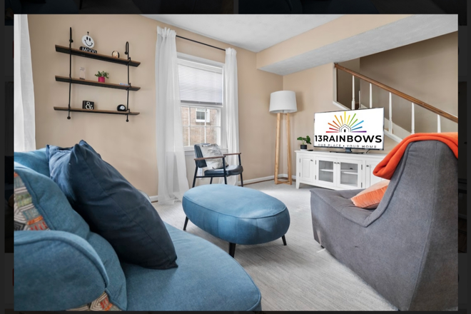 Front room - AVAIL 8/2025! Need students for coliving arrangement. 4 bedrooms, can sleep 6. FULLY FU Duplex