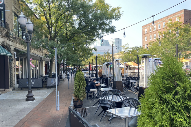 Summer short rent ! Best location at Centre of Stanford DowntownNew Decorated 2B1B Apartment . 7 minutes walk to UCONN Stanford and 10 min - Downtown best Location, close to all *one  Bedroom of 2B1B* for female student