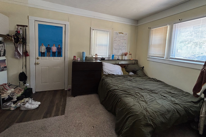 queen bed - Stand alone studio apartment for Spring 2026 Sublet