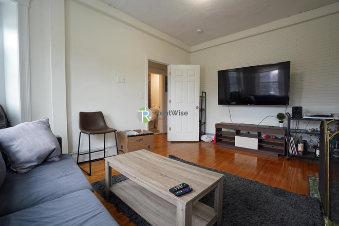 1 - SEPT 2026-Fantastic Comm Ave 2 bed, H/HW inc. Pet Friendly, NO BROKER FEE! Apartments