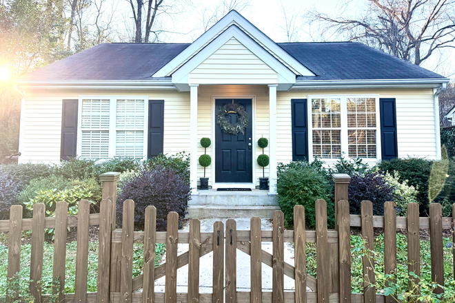 FRONT OF HOME - 3BR/2BA Luxury, quaint cottage | walk to Duke Regional |w/ BIKE to Duke + downtown House