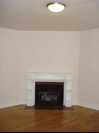 Living Room - 404 Pearl St, Apt 1E