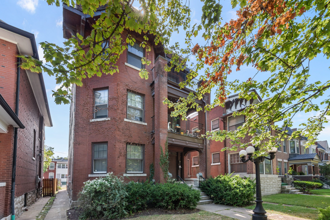 Front - 3-Bed 3-Bath Renovated Near Campus! Condo