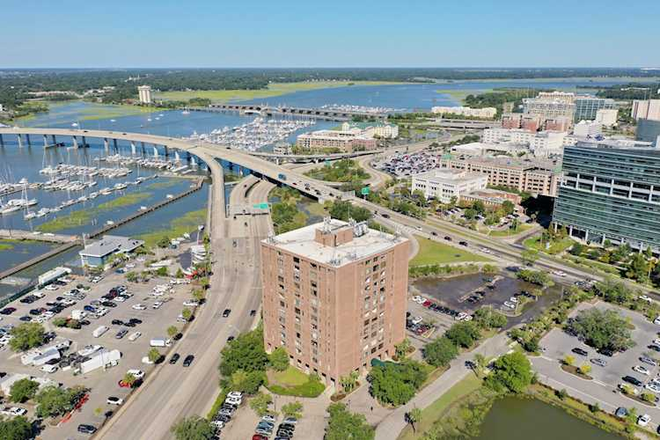 Exterior of building (across the street from MUSC) - Roommate wanted - minutes walk to MUSC! Condo