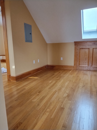 Sitting area (3rd floor) - 4BR/2Bath apartment in East Arlington