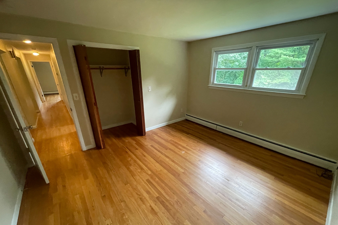 living - Only $500 per month for a Bedroom Available for Rent in Shared 3 bedroom unit Townhome