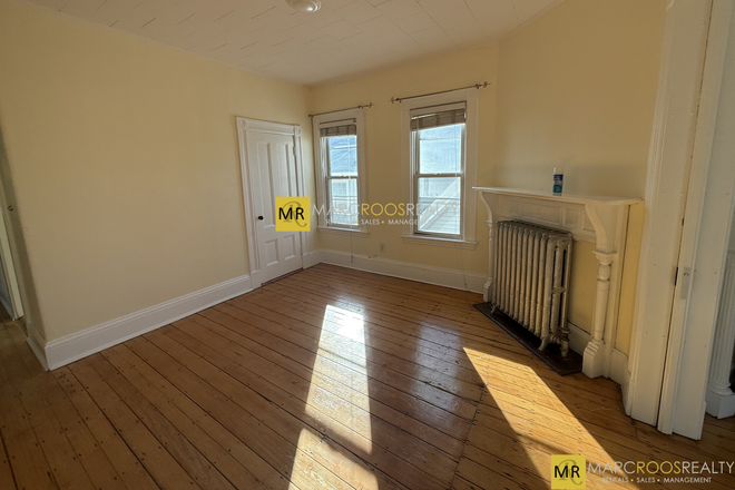 Call NOW for showings! 617-236-8600 - FALCON STREET - GORGEOUS 3 BED W/ LAUNDRY IN THE UNIT! *AVAIL NOW!*