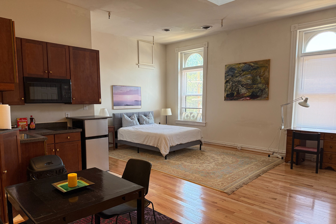 Bed - Loft in Downtown Richmond