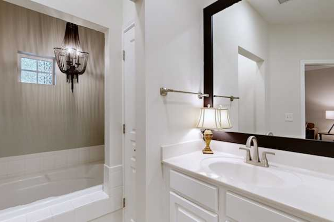 Master bathroom has a separate bathtub and shower - The Reserve at Eagleridge