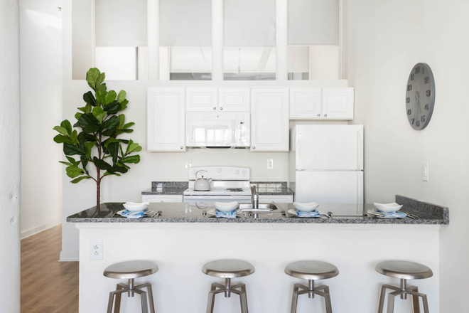 kitchen island - Kardon Atlantic Apartments
