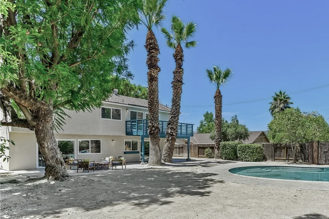 Backyard - Private fully furnished bedrooms for rent near UCR campus