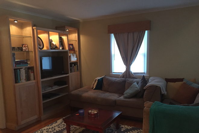 Living Room - Hillside Court Apartments