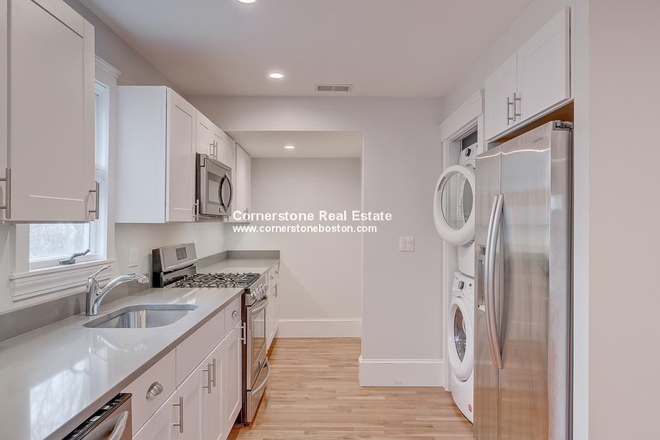 kitchen - Large 4 Bed 1 Bath, Central AC, New Kitchen and Bath, Duplex Apartments