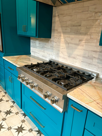 6 burner gas stove - Updated 3/2 in sought after,Cooper-Young Neighborhood- good vibes House