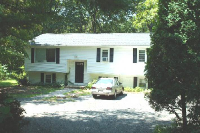 Easy commute to Amherst - 235-A Amherst Road - 3BR (Belchertown)