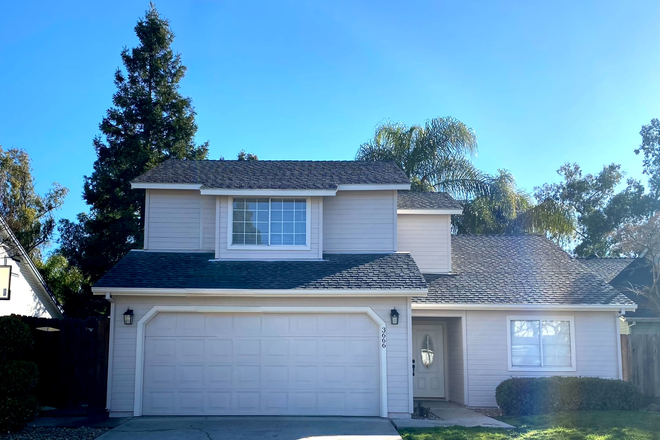 Front outside view - 4.9 Miles From campus-Bus stop within walking Distance