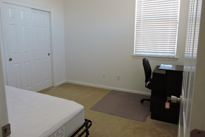 Bedroom - 1 Single Bedrooms for rent in a 5 Bedroom Home - <3 miles to UC campus - All Utilities Included!