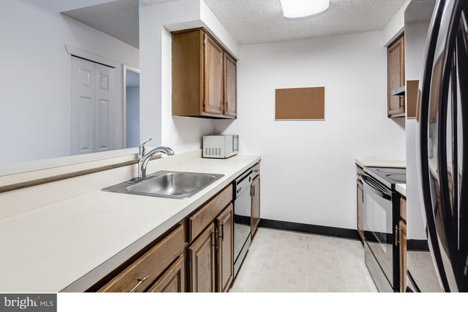 Kitchen - Semi-furnished loft for female-Tamarron Dr-Plainsboro
