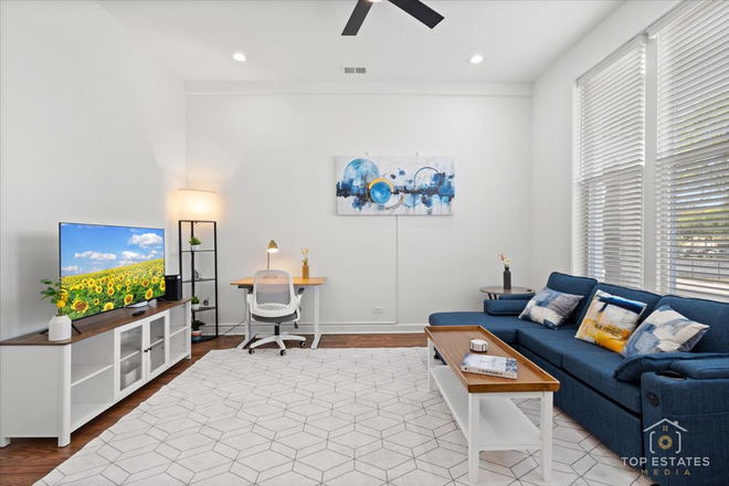 Living Room - 2bd/2ba, King bed, Pets OK, Laundry, Fenced Yard Apartments