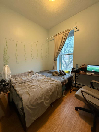 Bedroom - Subletting private bedroom for students in 3B1B apartment